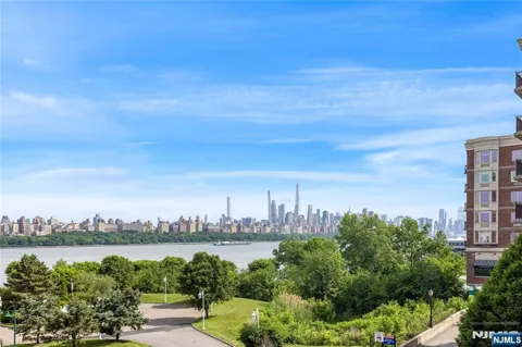337 The Promenade 337
