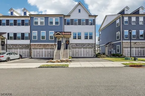 21 Dahlia Dr