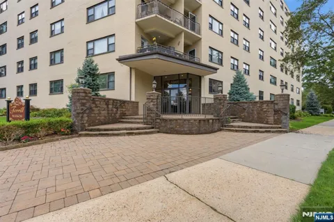 25 Grand Avenue 6E