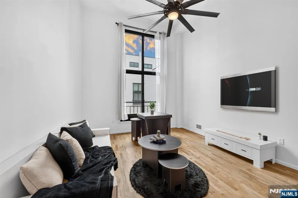 518 Gregory Avenue A-425 Weehawken, NJ 07086