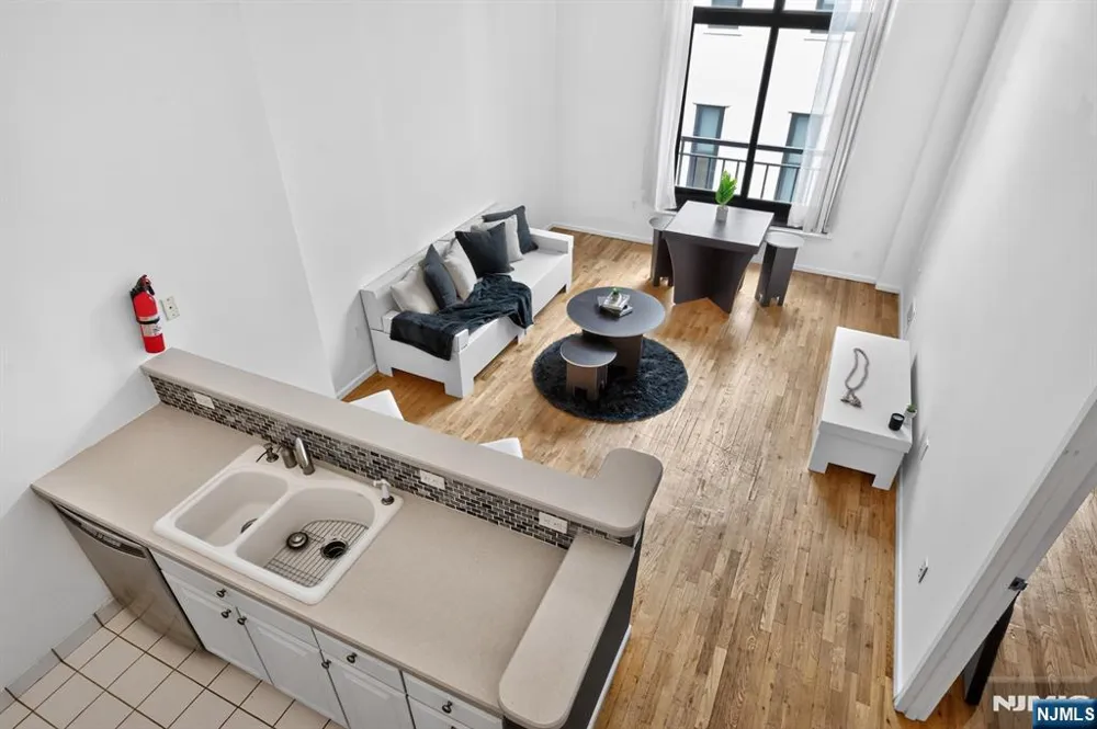 518 Gregory Avenue A-425 Weehawken, NJ 07086