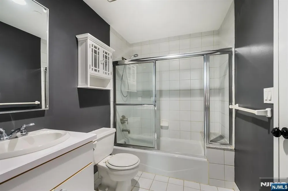 518 Gregory Avenue A-425 Weehawken, NJ 07086