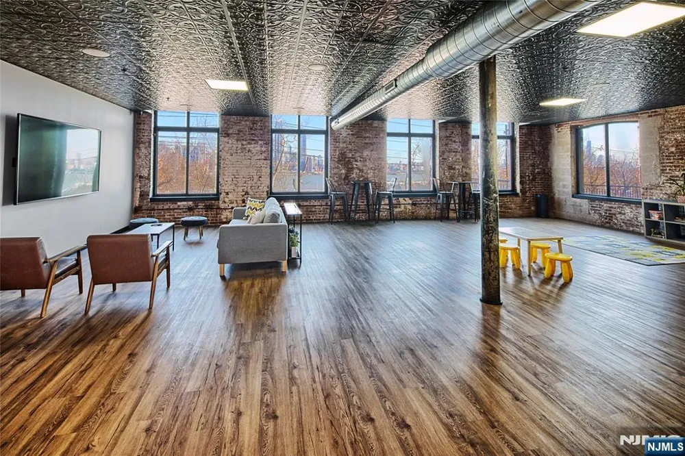 518 Gregory Avenue A-425 Weehawken, NJ 07086