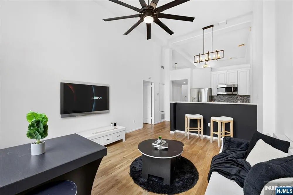 518 Gregory Avenue A-425 Weehawken, NJ 07086