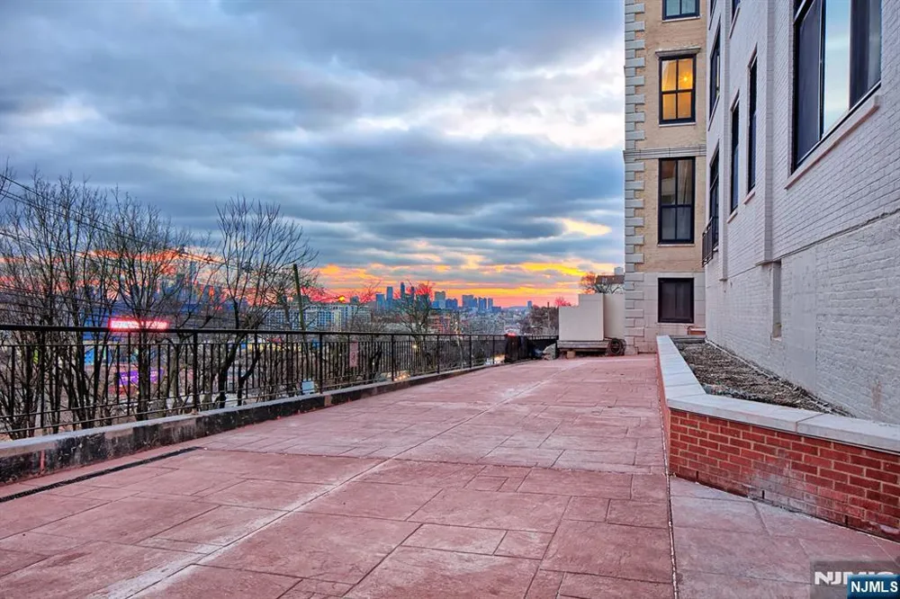 518 Gregory Avenue A-425 Weehawken, NJ 07086