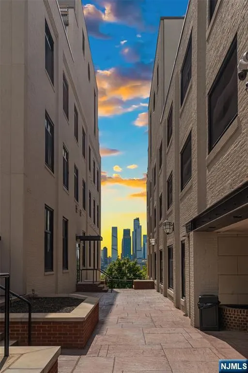 518 Gregory Avenue A-425 Weehawken, NJ 07086