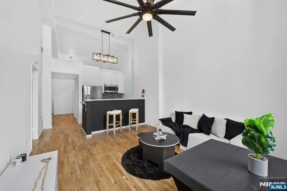 518 Gregory Avenue A-425 Weehawken, NJ 07086
