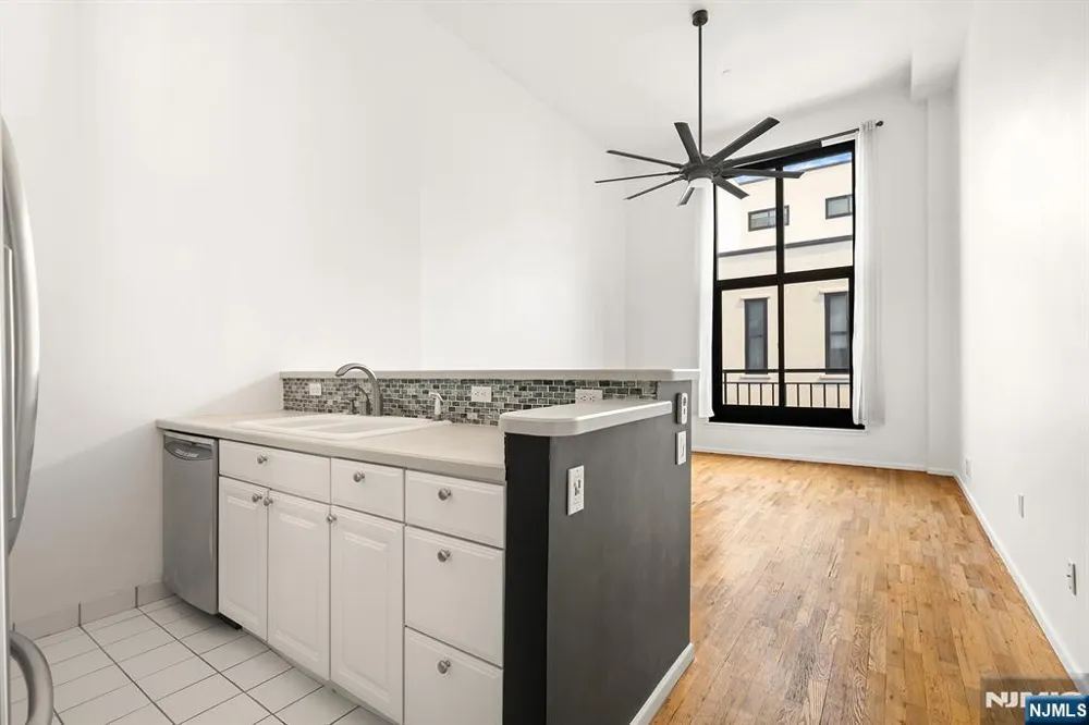 518 Gregory Avenue A-425 Weehawken, NJ 07086