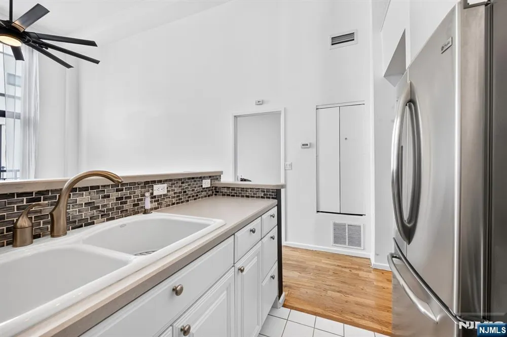 518 Gregory Avenue A-425 Weehawken, NJ 07086