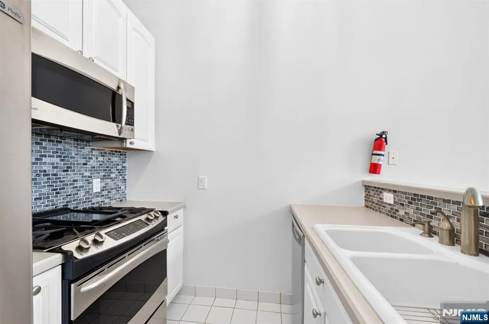 518 Gregory Avenue A-425 Weehawken, NJ 07086