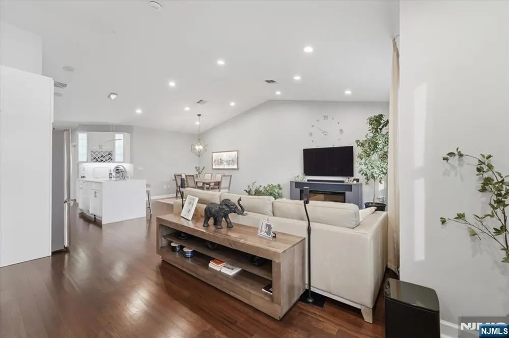 620 38th Street 205 Union City, NJ 07087