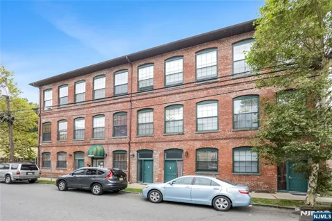 105 -111 Marion Street 18