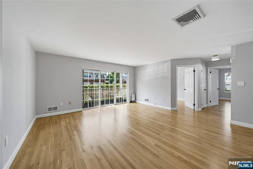 400 Crown Court 581 Edgewater, NJ 07020