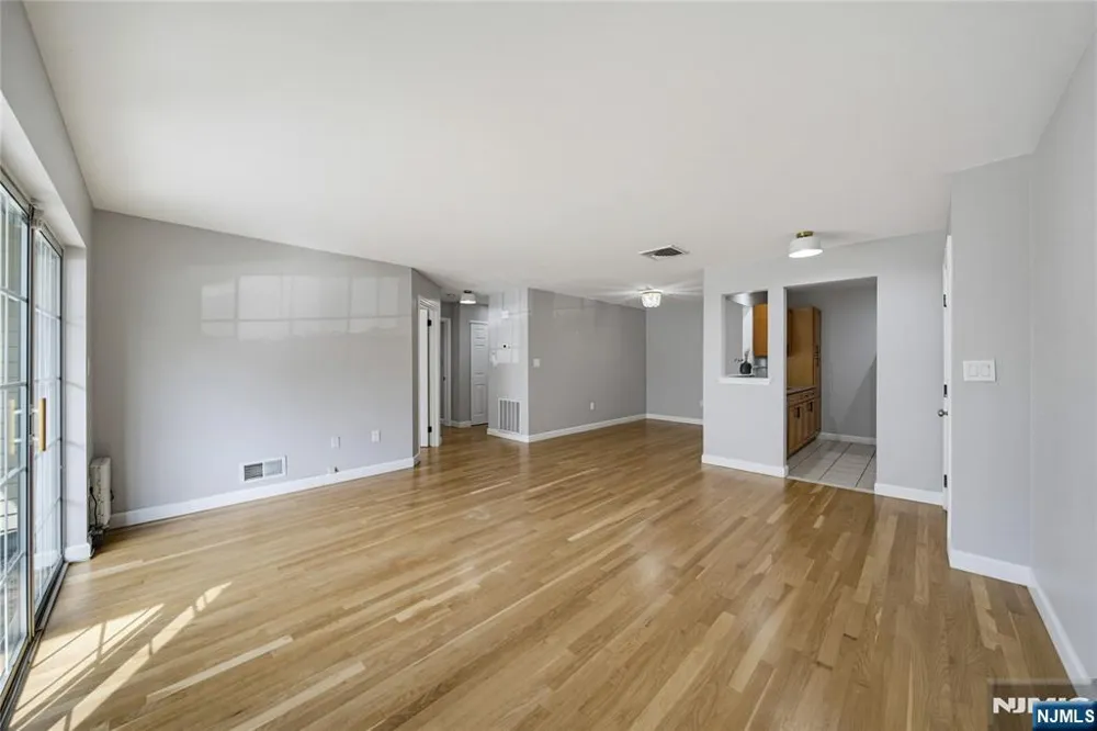 400 Crown Court 581 Edgewater, NJ 07020