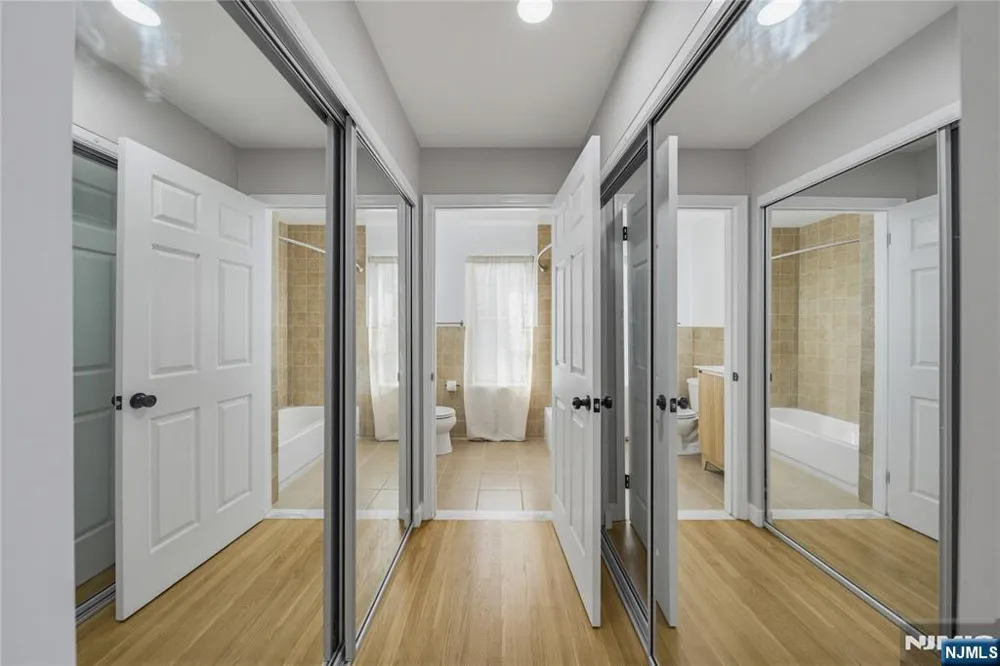 400 Crown Court 581 Edgewater, NJ 07020