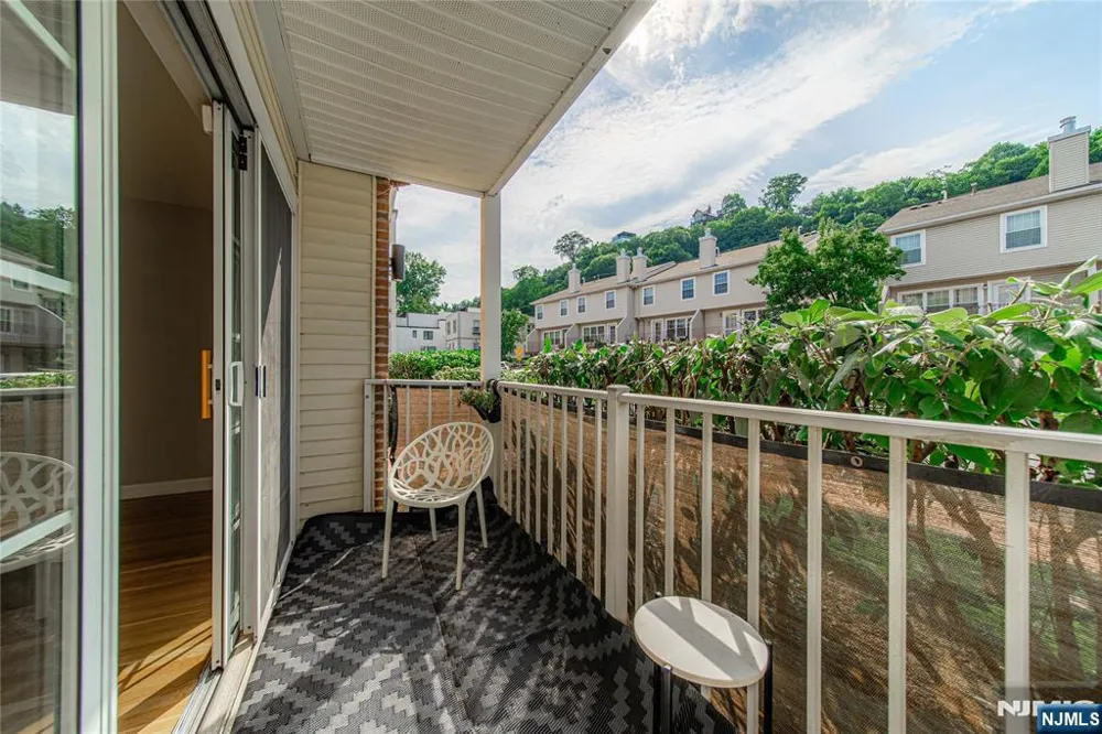 400 Crown Court 581 Edgewater, NJ 07020