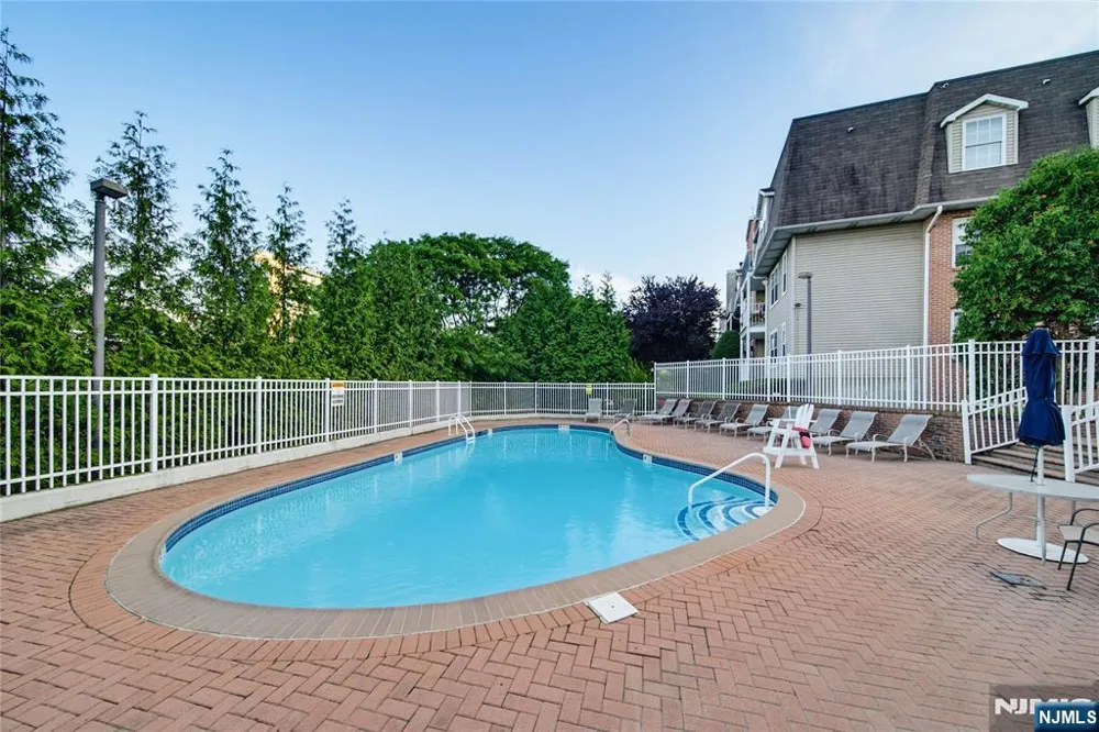 400 Crown Court 581 Edgewater, NJ 07020