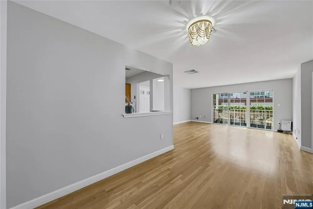 400 Crown Court 581 Edgewater, NJ 07020