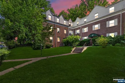140 W Englewood Avenue 5B