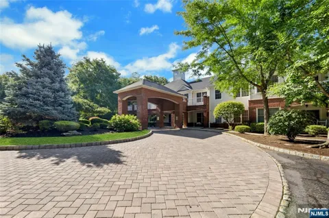 100 Ridgewood Road 215
