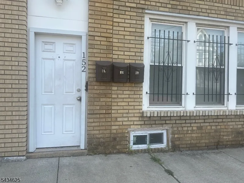 150 Stuyvesant Ave #1R Unit 1R Newark City, NJ 07106