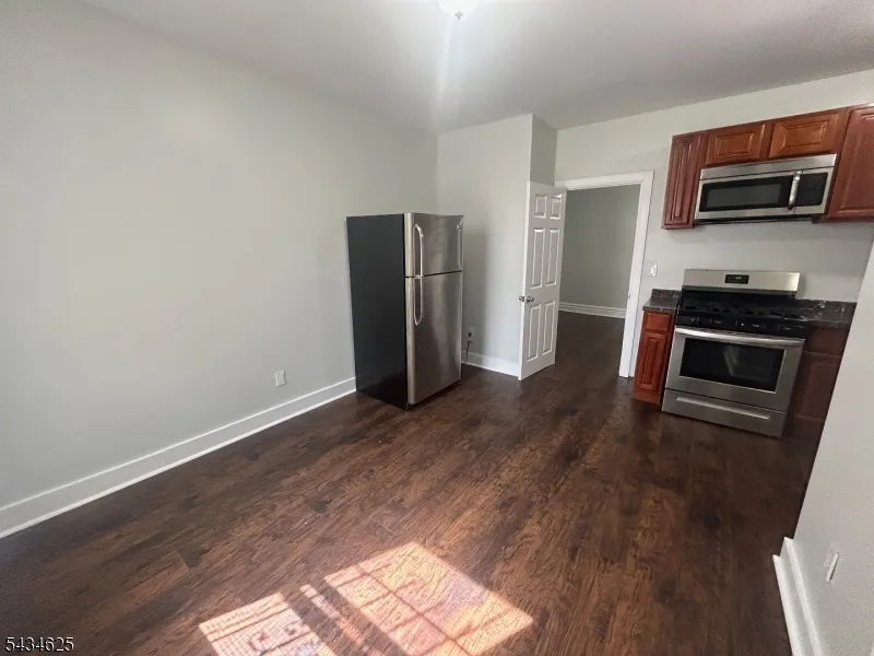 150 Stuyvesant Ave #1R Unit 1R Newark City, NJ 07106