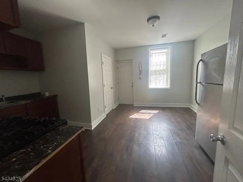 150 Stuyvesant Ave #1R Unit 1R Newark City, NJ 07106