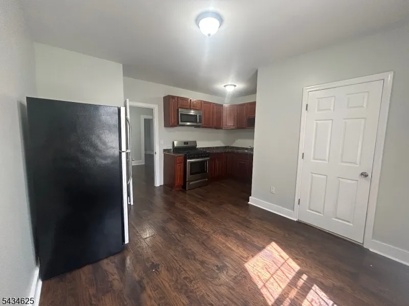 150 Stuyvesant Ave #1R Unit 1R Newark City, NJ 07106