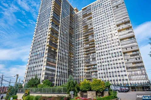 300 Winston Drive 2912