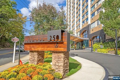 250 Gorge Road 10 J