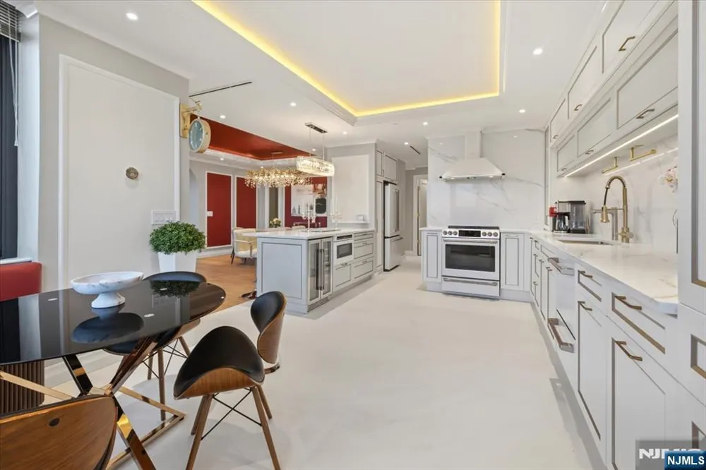 100 Carlyle Drive VG6 Cliffside Park, NJ 07010