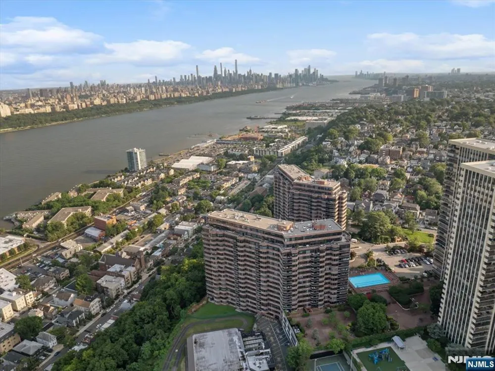 100 Carlyle Drive VG6 Cliffside Park, NJ 07010