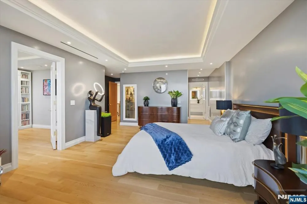 100 Carlyle Drive VG6 Cliffside Park, NJ 07010