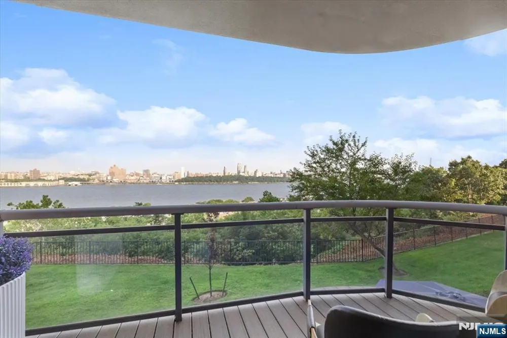 100 Carlyle Drive VG6 Cliffside Park, NJ 07010