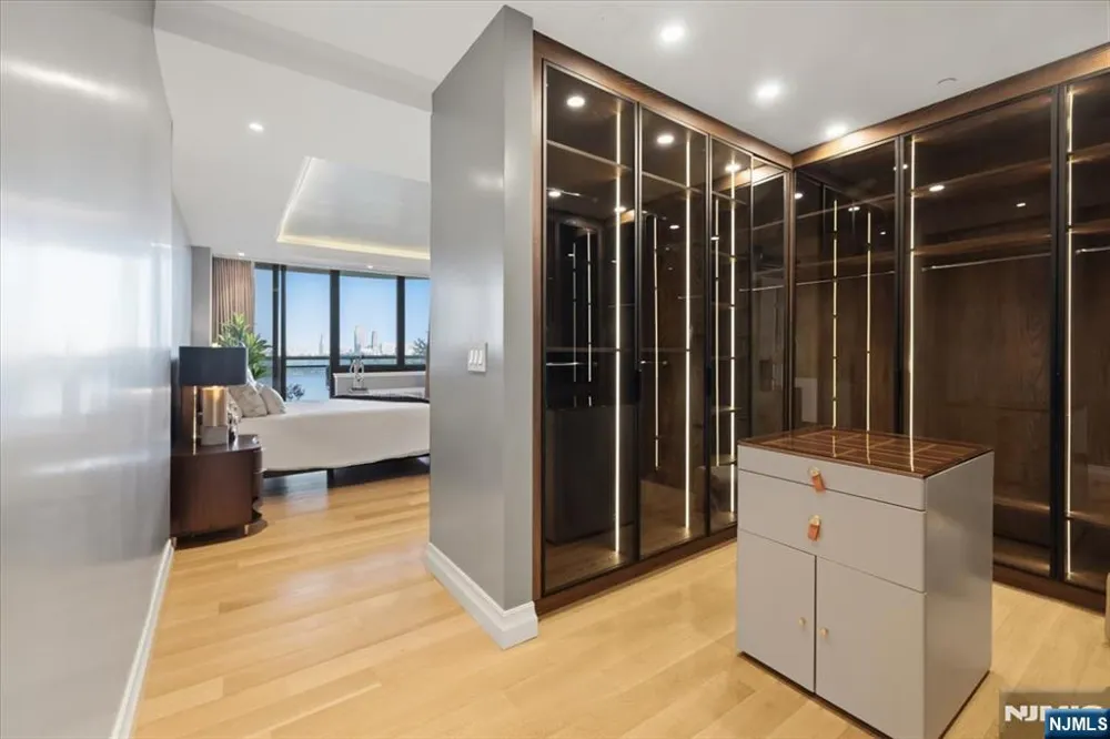 100 Carlyle Drive VG6 Cliffside Park, NJ 07010
