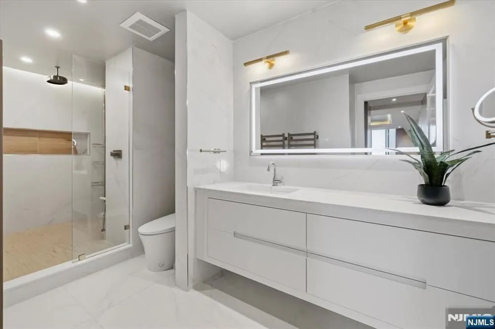 100 Carlyle Drive VG6 Cliffside Park, NJ 07010