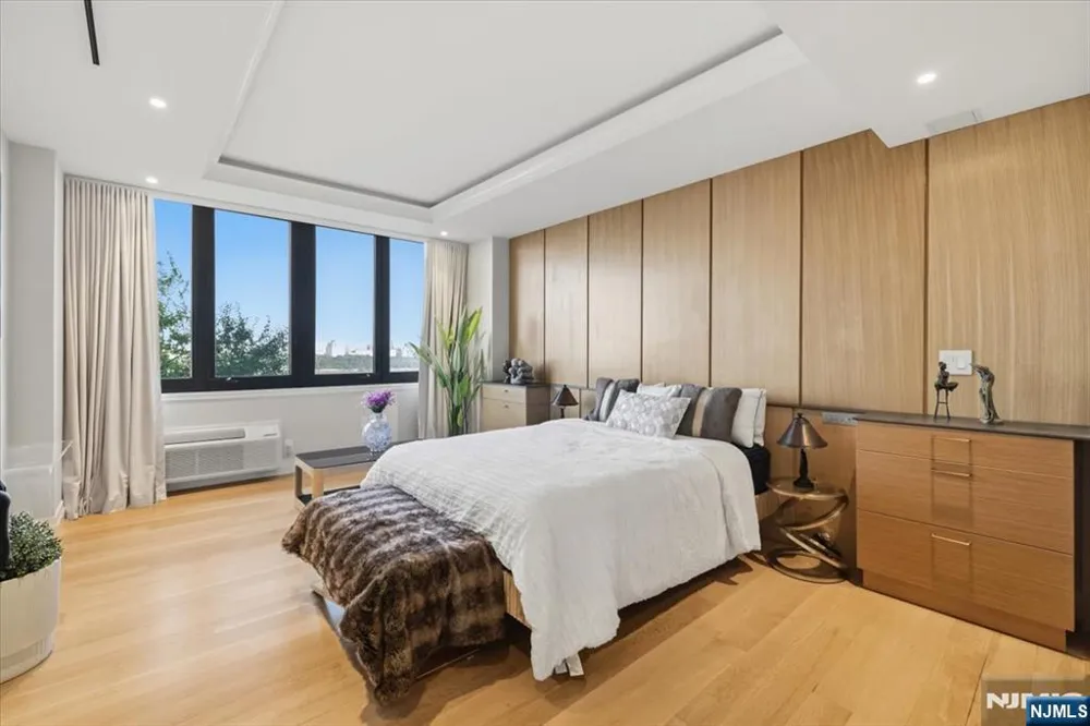 100 Carlyle Drive VG6 Cliffside Park, NJ 07010