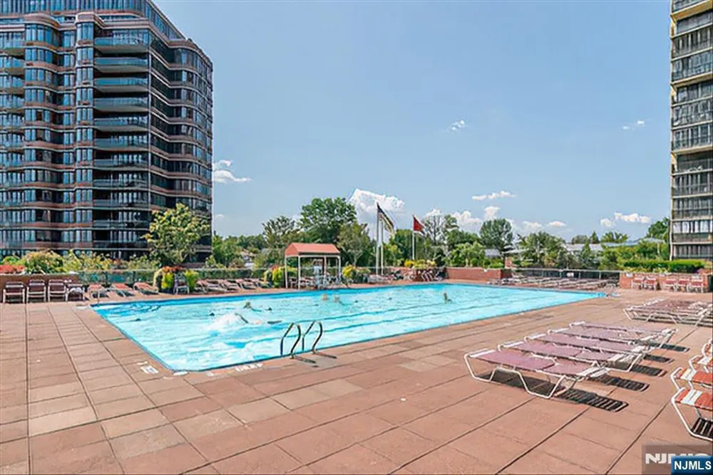 100 Carlyle Drive VG6 Cliffside Park, NJ 07010