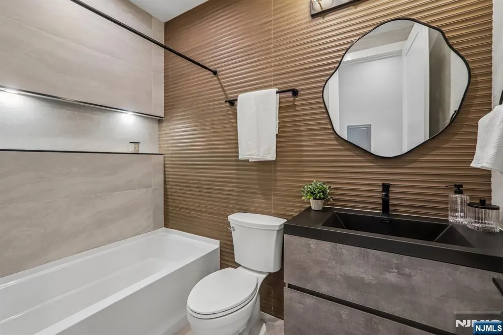 78 Zabriskie Street 3 Jersey City, NJ 07307