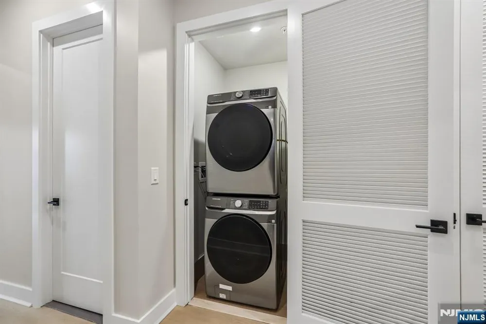 78 Zabriskie Street 3 Jersey City, NJ 07307