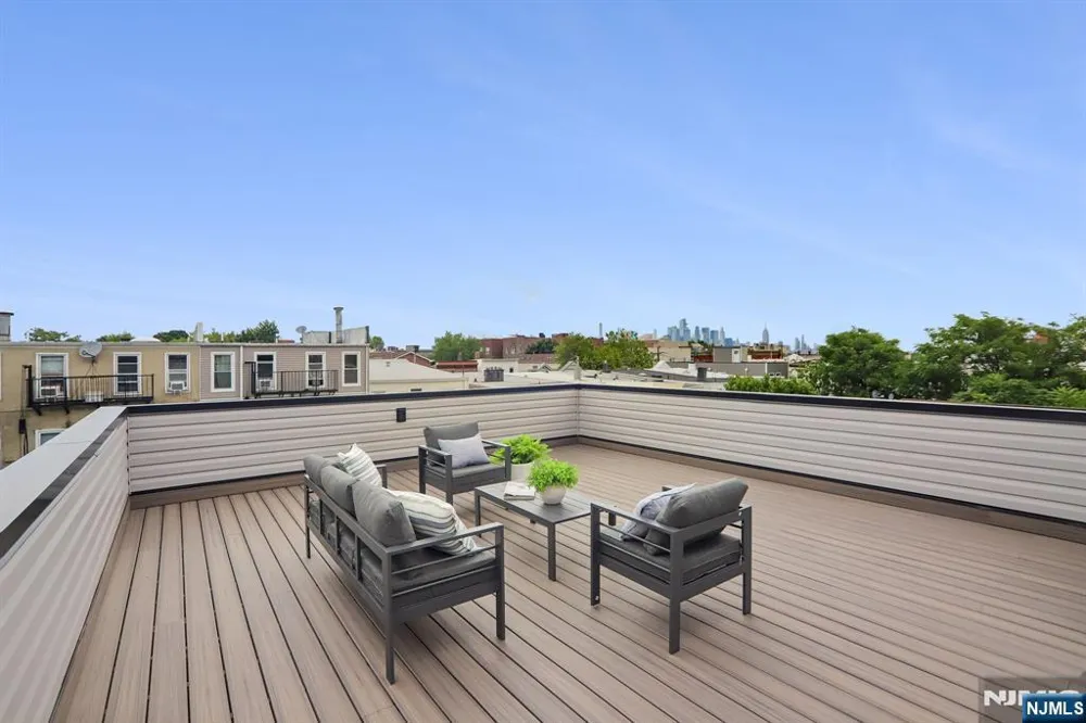 78 Zabriskie Street 3 Jersey City, NJ 07307