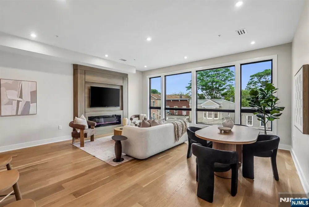 78 Zabriskie Street 3 Jersey City, NJ 07307