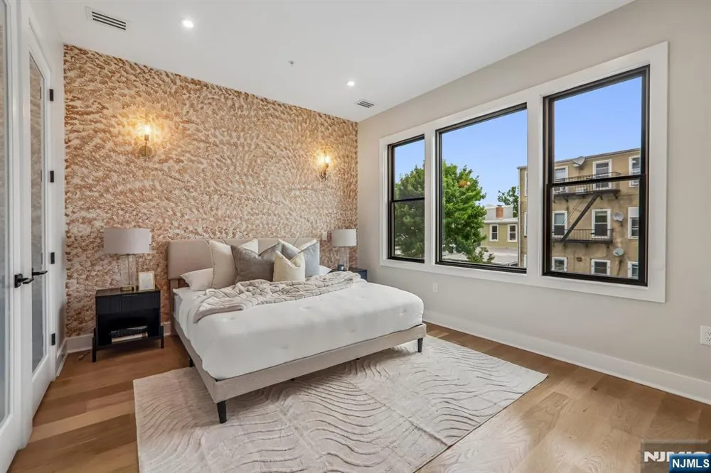 78 Zabriskie Street 3 Jersey City, NJ 07307