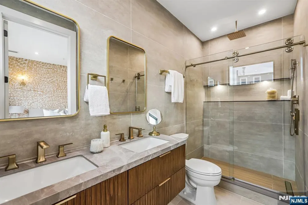 78 Zabriskie Street 3 Jersey City, NJ 07307
