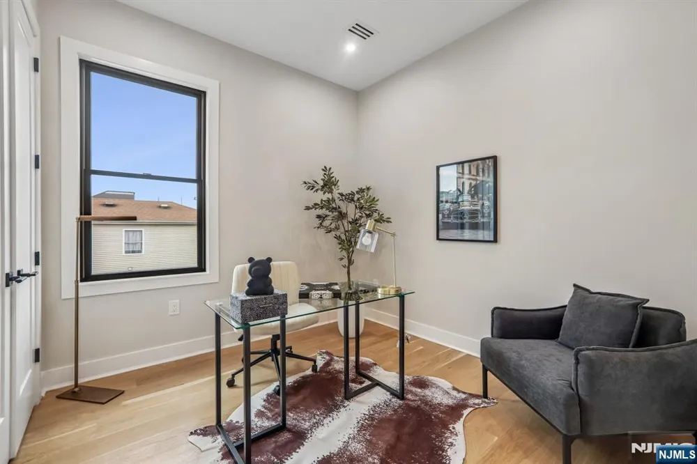 78 Zabriskie Street 3 Jersey City, NJ 07307