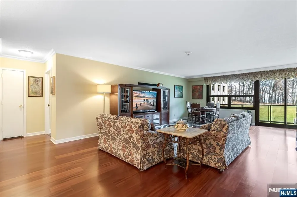 2 Claridge Drive 1NE Verona, NJ 07044