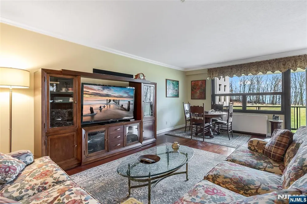 2 Claridge Drive 1NE Verona, NJ 07044