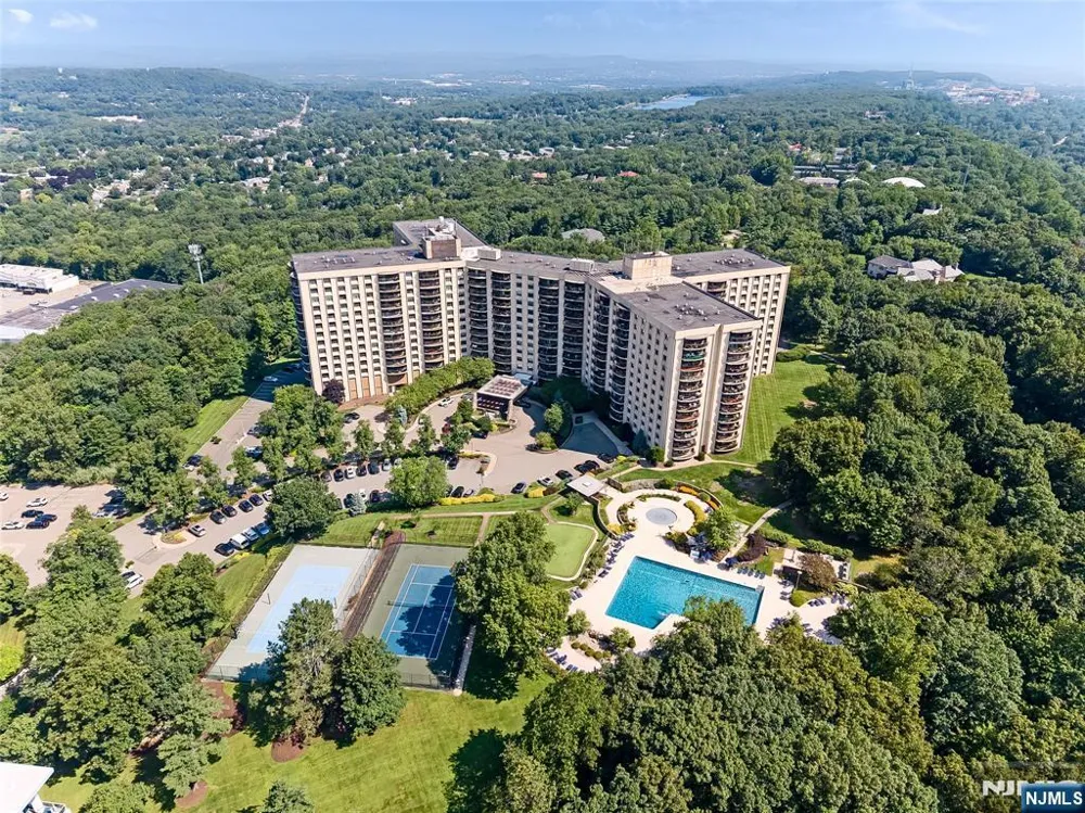 2 Claridge Drive 1NE Verona, NJ 07044