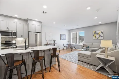 660 Bloomfield Avenue 405