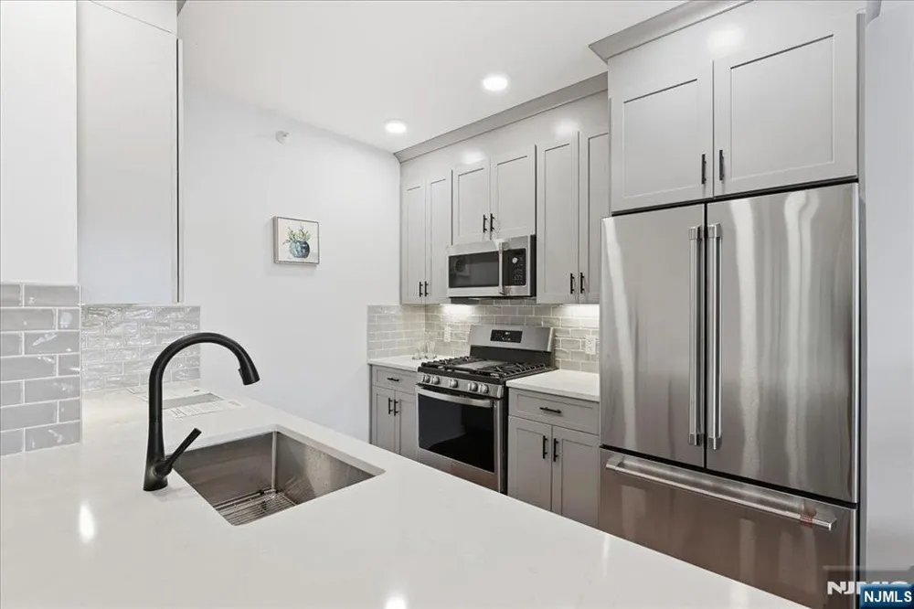 660 Bloomfield Avenue 405 Bloomfield, NJ 07003